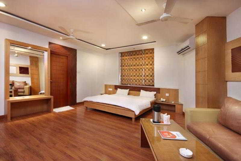 Mandakini Plaza Hotel Kanpur Room photo